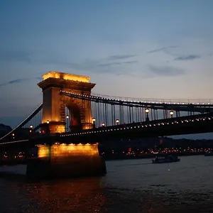 Elite & , Budapesta Ungaria